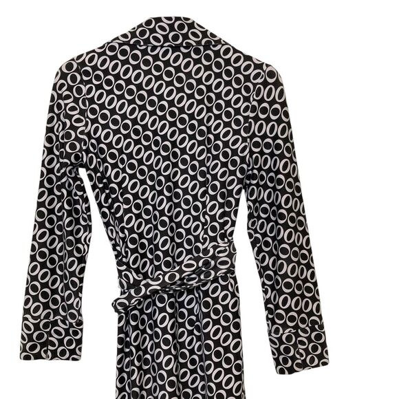 Diane von Furstenberg 100% Silk Black White Circle Long Sleeve Wrap Dress Size 4 - Picture 8 of 13